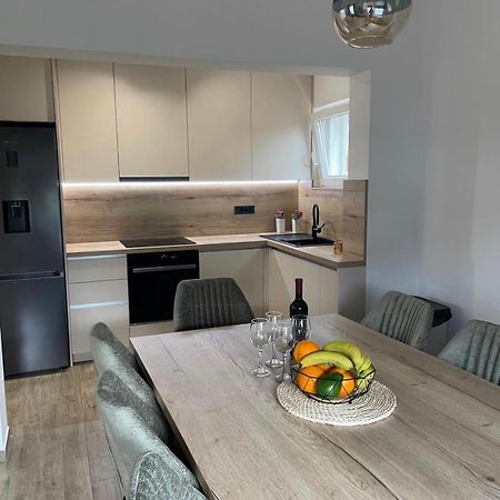 Appartement Apartman Kurtov à Pakoštane Extérieur photo