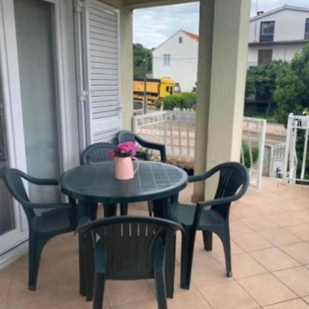 Appartement Apartman Kurtov à Pakoštane Extérieur photo