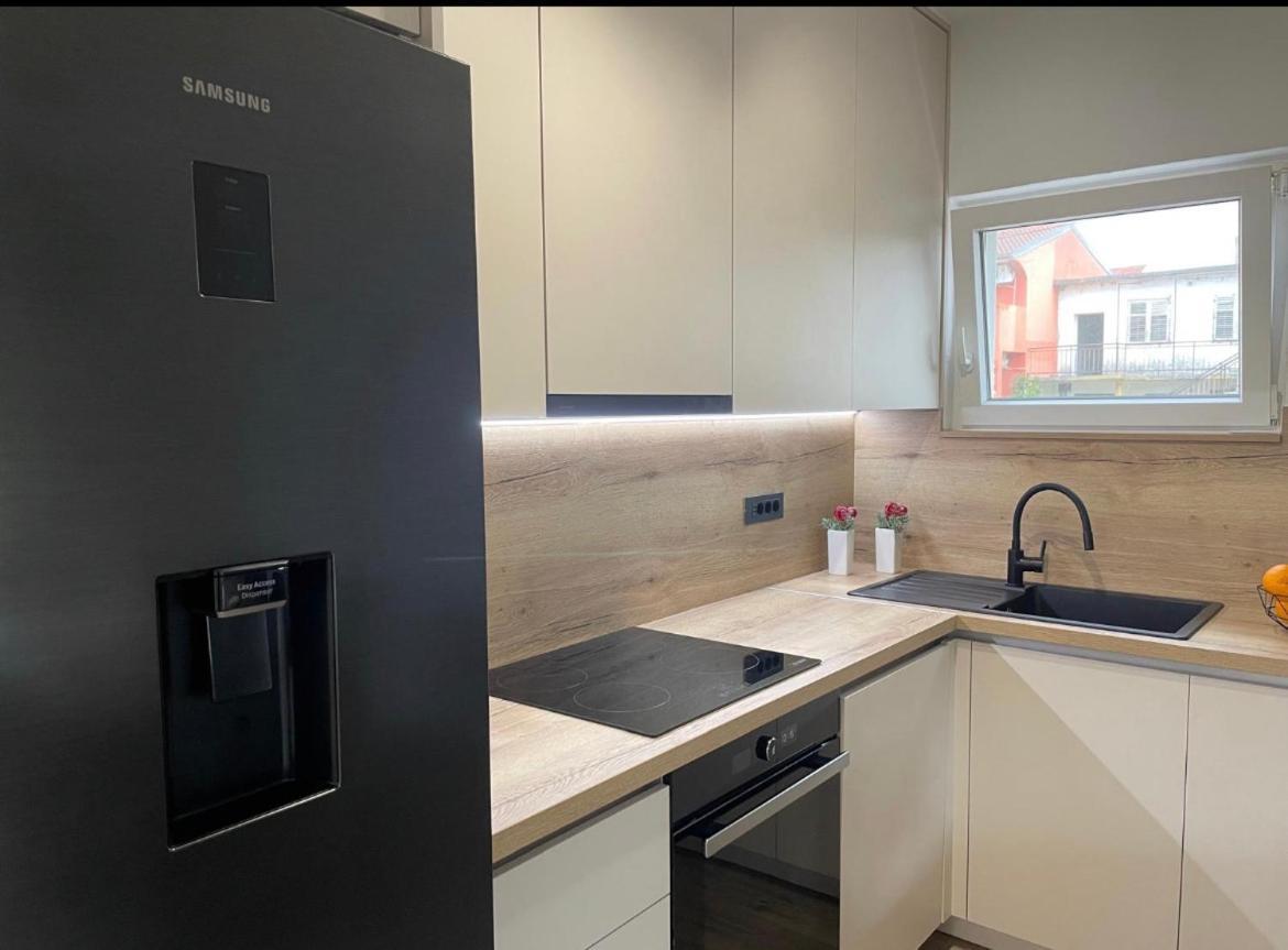 Appartement Apartman Kurtov à Pakoštane Extérieur photo